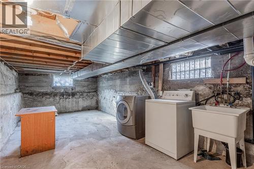 20 East 27Th Street, Hamilton, ON - Indoor Photo Showing Laundry Room