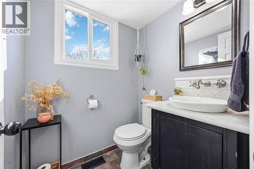 342 Willow Crescent, St Clair, ON - Indoor Photo Showing Bathroom
