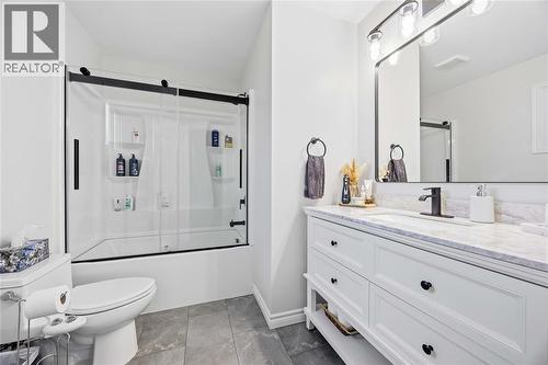 342 Willow Crescent, St Clair, ON - Indoor Photo Showing Bathroom