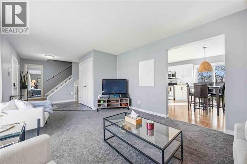 342 Willow Crescent, St Clair, ON - Indoor Photo Showing Living Room