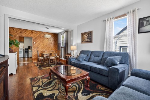 663 Tate Avenue, Hamilton, ON - Indoor Photo Showing Living Room