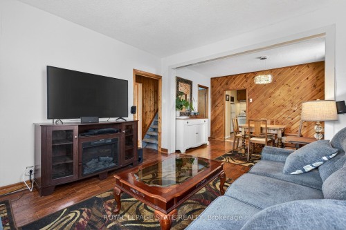 663 Tate Avenue, Hamilton, ON - Indoor Photo Showing Living Room