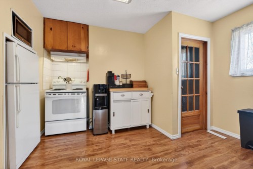 663 Tate Avenue, Hamilton, ON - Indoor Photo Showing Kitchen