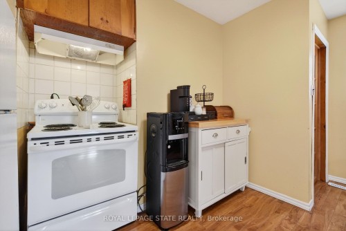 663 Tate Avenue, Hamilton, ON - Indoor Photo Showing Kitchen