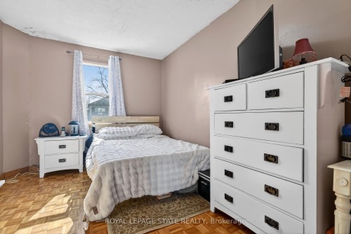 663 Tate Avenue, Hamilton, ON - Indoor Photo Showing Bedroom