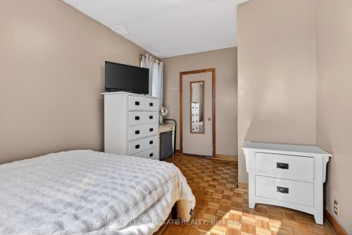 663 Tate Avenue, Hamilton, ON - Indoor Photo Showing Bedroom
