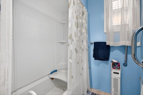 663 Tate Avenue, Hamilton, ON - Indoor Photo Showing Bathroom