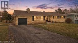 4 MOUNTVIEW Avenue Grimsby, ON L3M 1V5