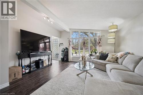 127 Kingswood Drive, Kitchener, ON - Indoor Photo Showing Living Room