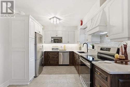 101 Organ Crescent, Hamilton, ON - Indoor Photo Showing Kitchen With Upgraded Kitchen