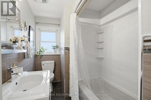 101 Organ Crescent, Hamilton, ON - Indoor Photo Showing Bathroom