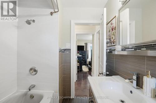 101 Organ Crescent, Hamilton, ON - Indoor Photo Showing Bathroom