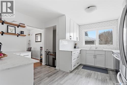 15 Stewart Avenue, Saskatoon, SK - Indoor Photo Showing Kitchen