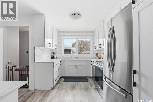 15 Stewart Avenue, Saskatoon, SK - Indoor Photo Showing Kitchen