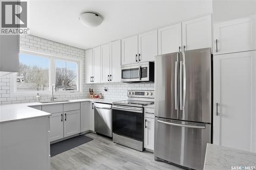 15 Stewart Avenue, Saskatoon, SK - Indoor Photo Showing Kitchen