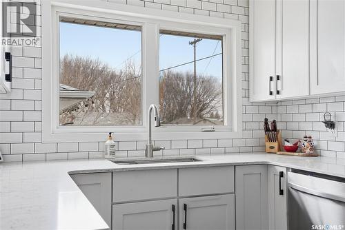 15 Stewart Avenue, Saskatoon, SK - Indoor Photo Showing Kitchen