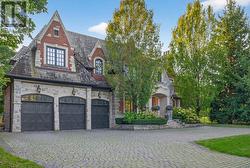 76 ARJAY CRESCENT Toronto, ON M2L 1C7