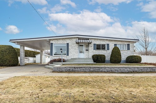 432 Rue de Fontainebleau N.  Longueuil (Le Vieux-Longueuil), QC J4L 2W5