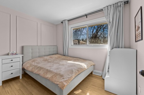 Bedroom - 160 Hampshire Road, Beaconsfield, QC - Indoor Photo Showing Bedroom