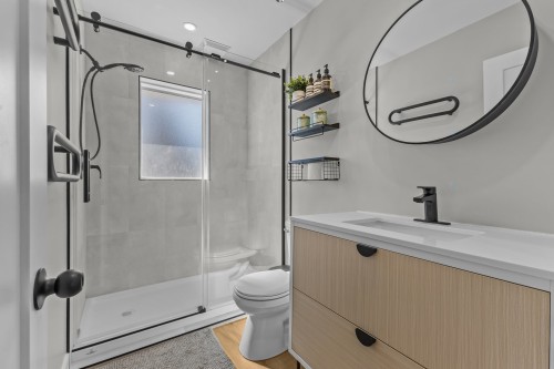 Bathroom - 160 Hampshire Road, Beaconsfield, QC - Indoor Photo Showing Bathroom