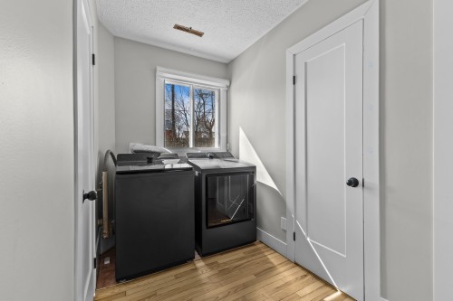 Laundry - 160 Hampshire Road, Beaconsfield, QC - Indoor Photo Showing Other Room