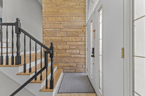 Staircase - 160 Hampshire Road, Beaconsfield, QC - Indoor Photo Showing Other Room