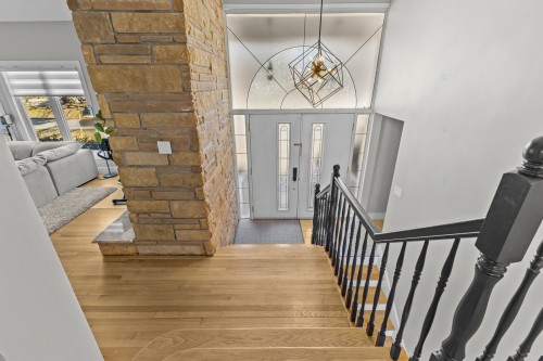 Staircase - 160 Hampshire Road, Beaconsfield, QC - Indoor Photo Showing Other Room