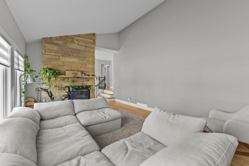 Living Room - 160 Hampshire Road, Beaconsfield, QC - Indoor Photo Showing Living Room With Fireplace