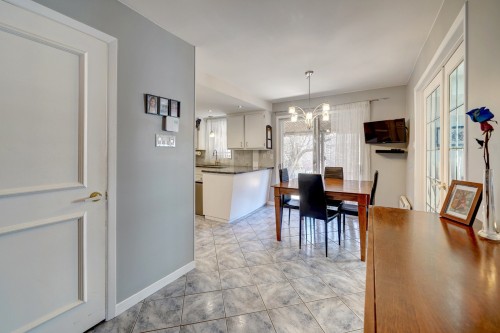 Coin-repas - 2525  - 2535 Av. D'Athènes, Brossard, QC - Indoor Photo Showing Dining Room