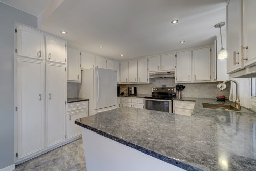 Cuisine - 2525  - 2535 Av. D'Athènes, Brossard, QC - Indoor Photo Showing Kitchen