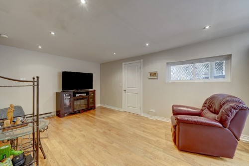 Salle familiale - 2525  - 2535 Av. D'Athènes, Brossard, QC - Indoor