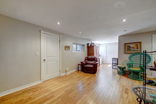Salle familiale - 2525  - 2535 Av. D'Athènes, Brossard, QC - Indoor