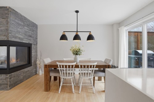 Salle à manger - 45 Rue De L'Orbite, Gatineau (Hull), QC - Indoor Photo Showing Dining Room With Fireplace