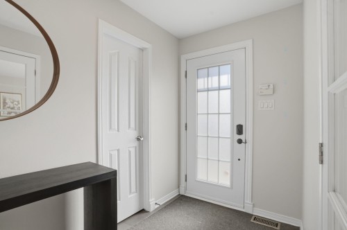 Hall d'entrée/Vestibule - 45 Rue De L'Orbite, Gatineau (Hull), QC - Indoor Photo Showing Other Room