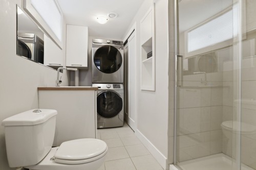 Salle de bains - 45 Rue De L'Orbite, Gatineau (Hull), QC - Indoor Photo Showing Laundry Room