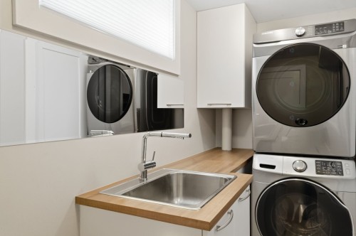Salle de lavage - 45 Rue De L'Orbite, Gatineau (Hull), QC - Indoor Photo Showing Laundry Room