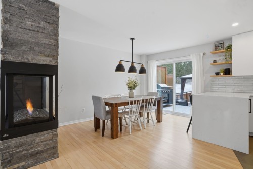 Salle à manger - 45 Rue De L'Orbite, Gatineau (Hull), QC - Indoor Photo Showing Dining Room With Fireplace