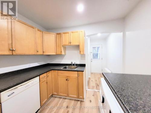 147 St Andrew Street, Ottawa, ON - Indoor Photo Showing Kitchen