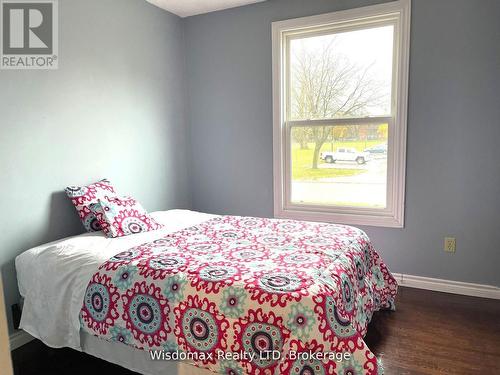7 Greenmeadow Court, St. Catharines (Fairview), ON - Indoor Photo Showing Bedroom