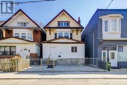 1081 GERRARD STREET E Toronto, ON M4M 1Z9