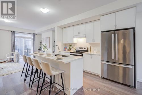 25 Origin Way, Vaughan, ON - Indoor Photo Showing Kitchen With Upgraded Kitchen