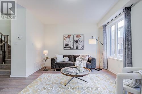25 Origin Way, Vaughan, ON - Indoor Photo Showing Living Room