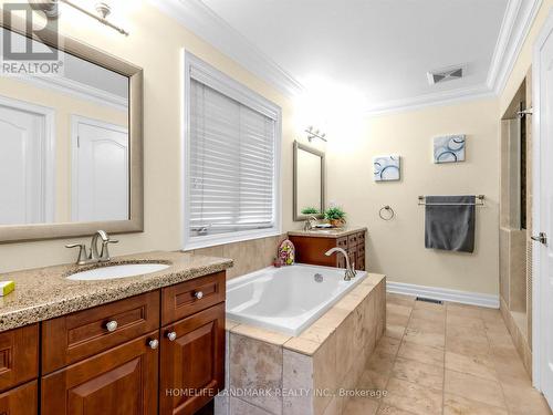 59 Black Walnut Crescent, Richmond Hill, ON - Indoor Photo Showing Bathroom