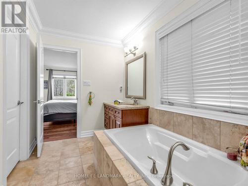 59 Black Walnut Crescent, Richmond Hill, ON - Indoor Photo Showing Bathroom