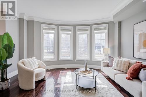 4123 Shipp Drive, Mississauga, ON - Indoor Photo Showing Living Room