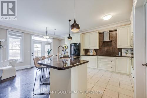 4123 Shipp Drive, Mississauga, ON - Indoor Photo Showing Kitchen With Upgraded Kitchen