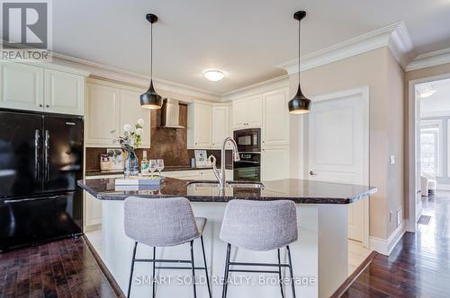 4123 Shipp Drive, Mississauga, ON - Indoor Photo Showing Kitchen