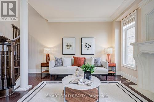 4123 Shipp Drive, Mississauga, ON - Indoor Photo Showing Living Room