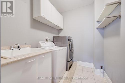 4123 Shipp Drive, Mississauga, ON - Indoor Photo Showing Laundry Room