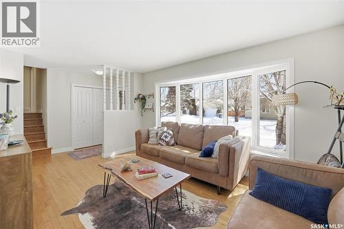 266 Chitek Terrace, Saskatoon, SK - Indoor Photo Showing Living Room